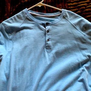 Kenneth Cole t shirt